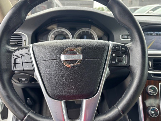 Volvo S60 Vehicle Full-screen Gallery Image 13