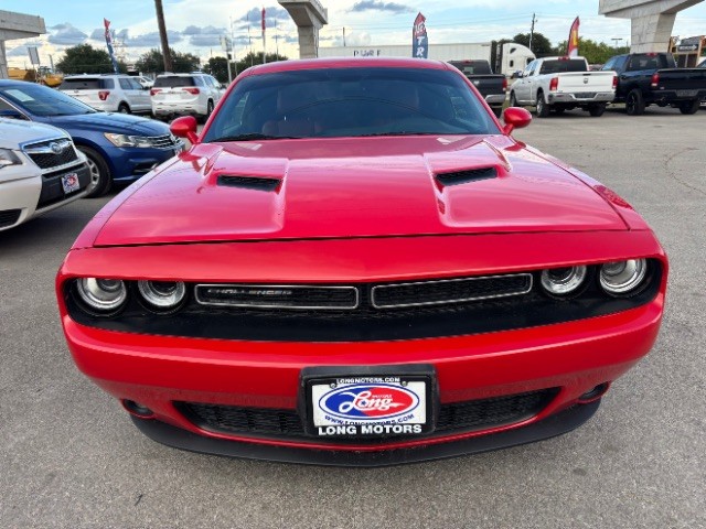 Dodge Challenger Vehicle Full-screen Gallery Image 02