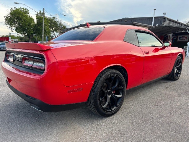 Dodge Challenger Vehicle Full-screen Gallery Image 05