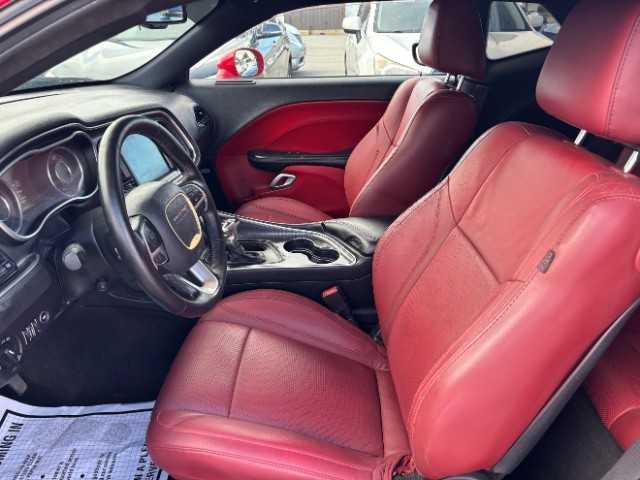 Dodge Challenger Vehicle Full-screen Gallery Image 06