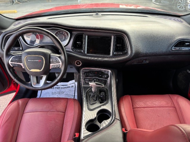 Dodge Challenger Vehicle Full-screen Gallery Image 08