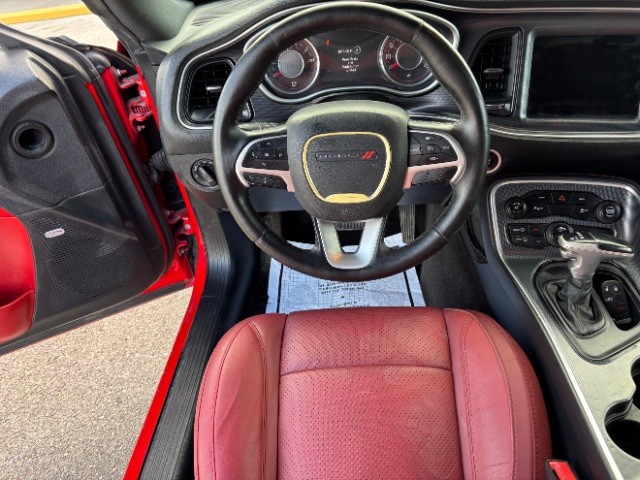 Dodge Challenger Vehicle Full-screen Gallery Image 09