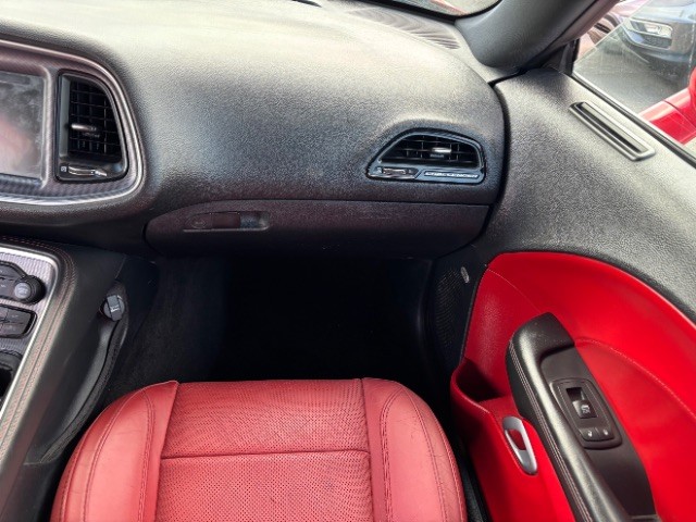 Dodge Challenger Vehicle Full-screen Gallery Image 10