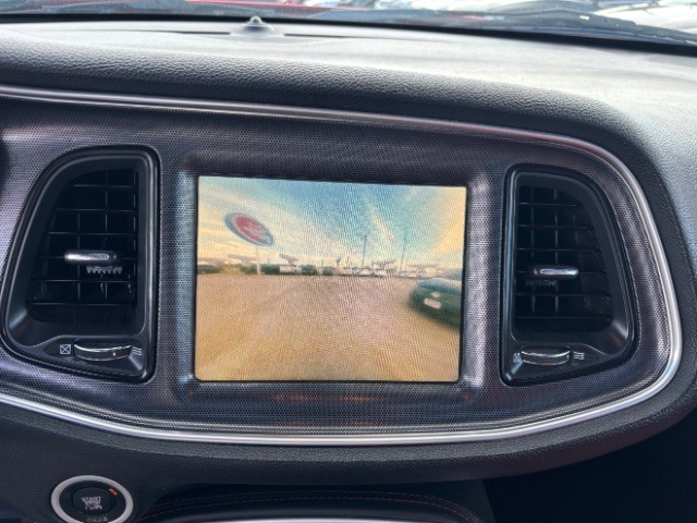 Dodge Challenger Vehicle Full-screen Gallery Image 12
