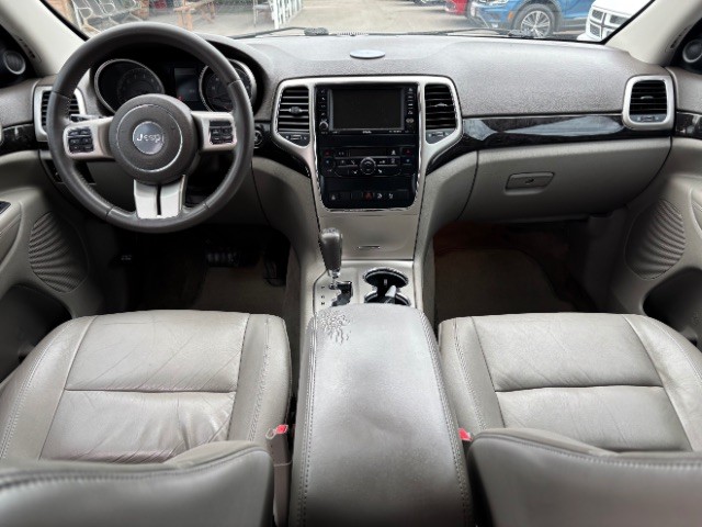 Jeep Grand Cherokee Vehicle Full-screen Gallery Image 07
