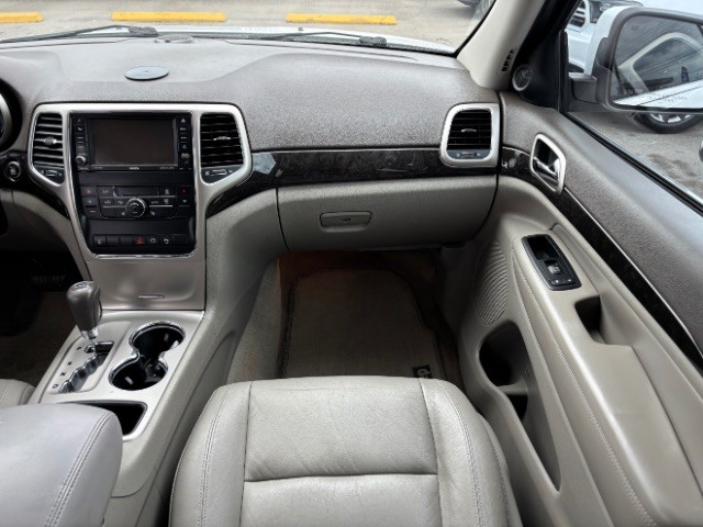 Jeep Grand Cherokee Vehicle Full-screen Gallery Image 21