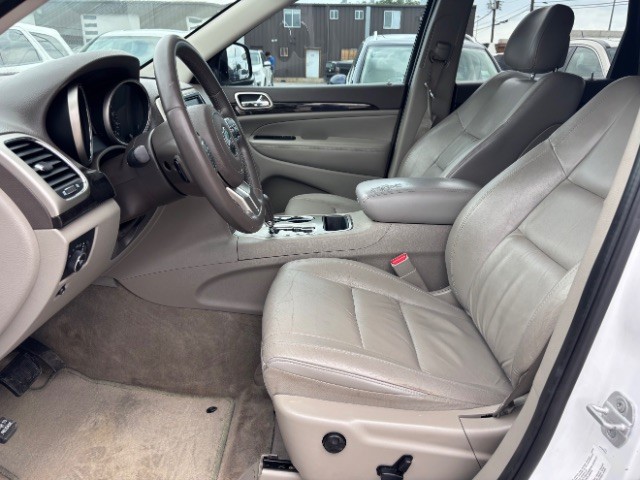 Jeep Grand Cherokee Vehicle Full-screen Gallery Image 22