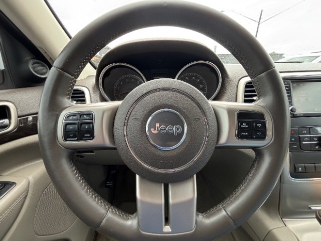 Jeep Grand Cherokee Vehicle Full-screen Gallery Image 24