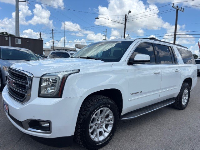 GMC Yukon XL Vehicle Full-screen Gallery Image 03