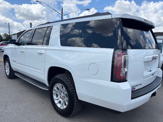 GMC Yukon XL Vehicle Full-screen Gallery Image 04