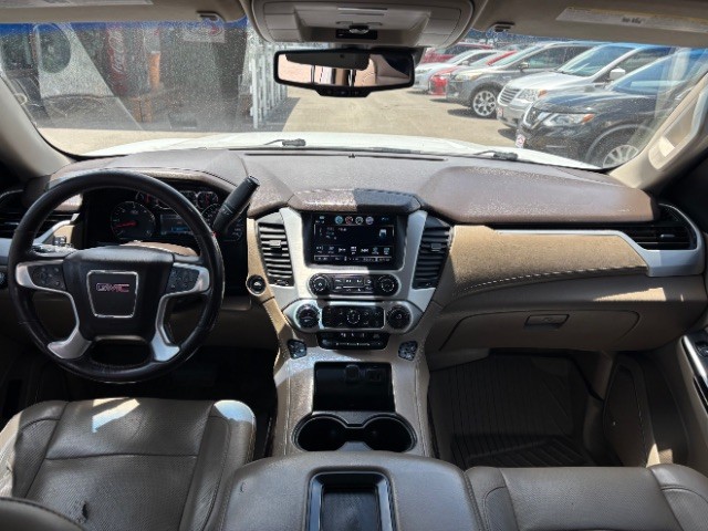 GMC Yukon XL Vehicle Full-screen Gallery Image 08