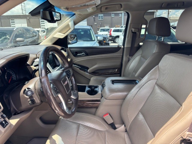GMC Yukon XL Vehicle Full-screen Gallery Image 11
