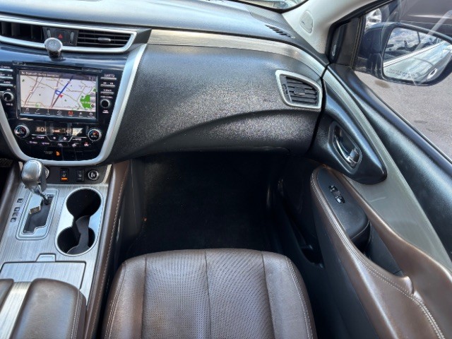 Nissan Murano Vehicle Full-screen Gallery Image 09