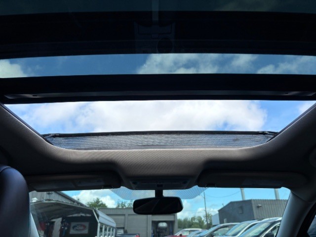 Nissan Murano Vehicle Full-screen Gallery Image 10