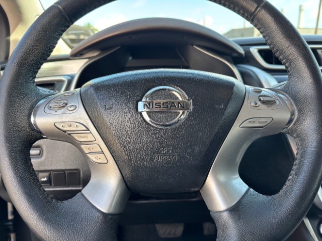 Nissan Murano Vehicle Full-screen Gallery Image 13