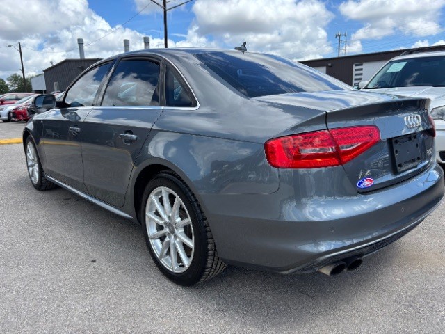Audi A4 Vehicle Full-screen Gallery Image 04