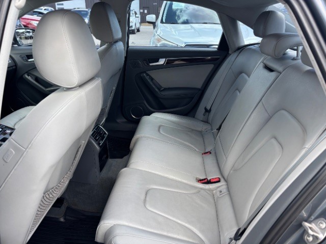 Audi A4 Vehicle Full-screen Gallery Image 06