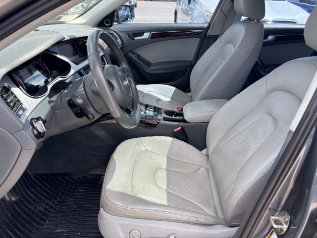 Audi A4 Vehicle Full-screen Gallery Image 09