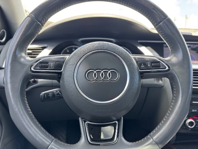 Audi A4 Vehicle Full-screen Gallery Image 11