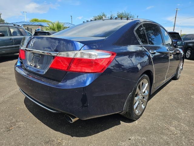 Honda Accord Sedan Vehicle Full-screen Gallery Image 04