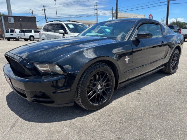 Ford Mustang Vehicle Full-screen Gallery Image 03