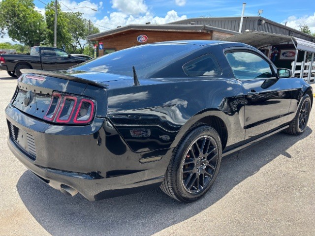 Ford Mustang Vehicle Full-screen Gallery Image 05