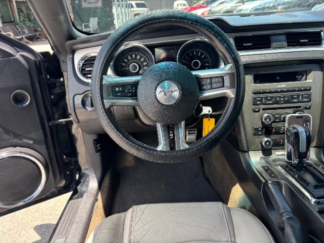 Ford Mustang Vehicle Full-screen Gallery Image 08