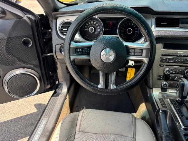 Ford Mustang Vehicle Full-screen Gallery Image 10