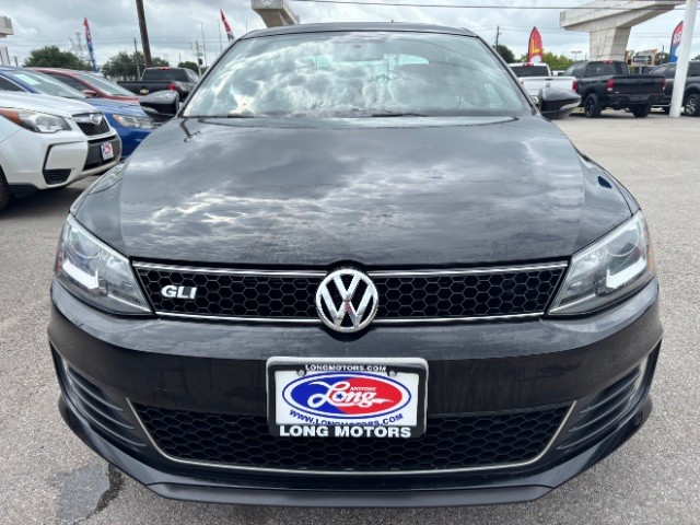 Volkswagen Jetta Sedan Vehicle Full-screen Gallery Image 02
