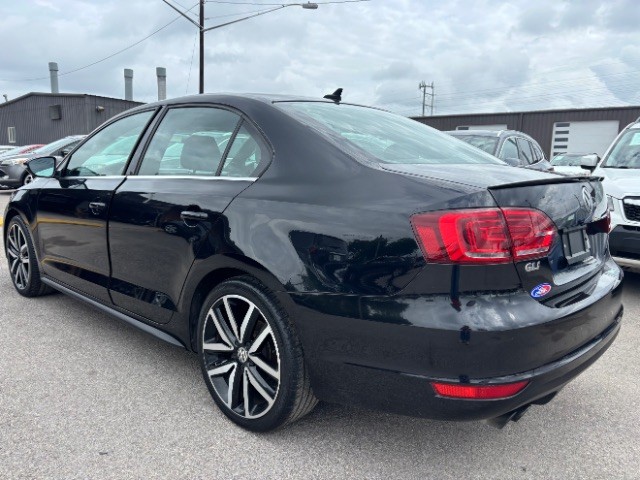 Volkswagen Jetta Sedan Vehicle Full-screen Gallery Image 04