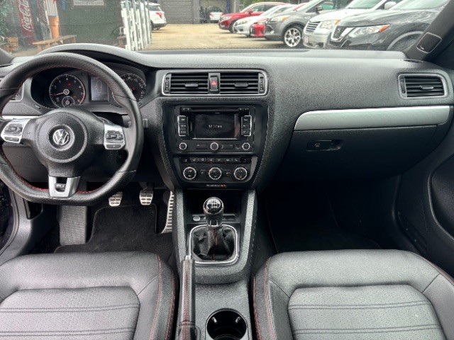 Volkswagen Jetta Sedan Vehicle Full-screen Gallery Image 07