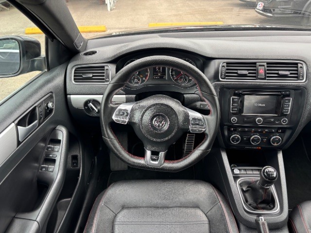 Volkswagen Jetta Sedan Vehicle Full-screen Gallery Image 08