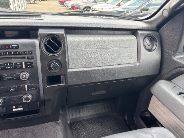 Ford F-150 Vehicle Full-screen Gallery Image 08