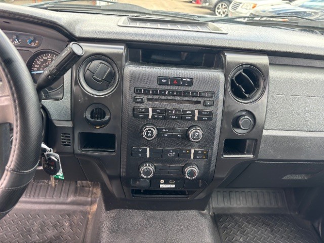 Ford F-150 Vehicle Full-screen Gallery Image 09
