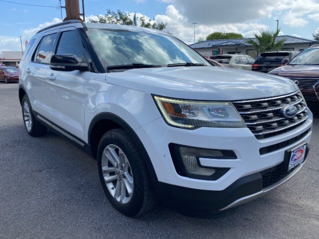 Ford Explorer Vehicle Full-screen Gallery Image 03