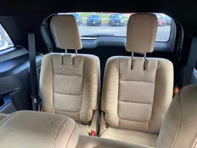 Ford Explorer Vehicle Full-screen Gallery Image 07