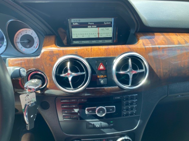 Mercedes-Benz GLK 350 Vehicle Full-screen Gallery Image 12