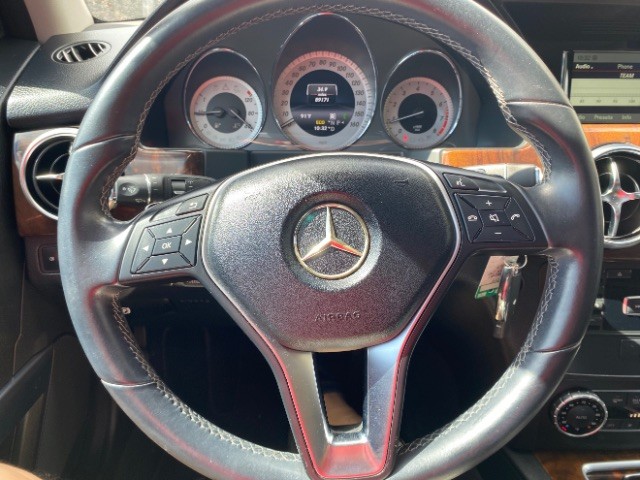Mercedes-Benz GLK 350 Vehicle Full-screen Gallery Image 13