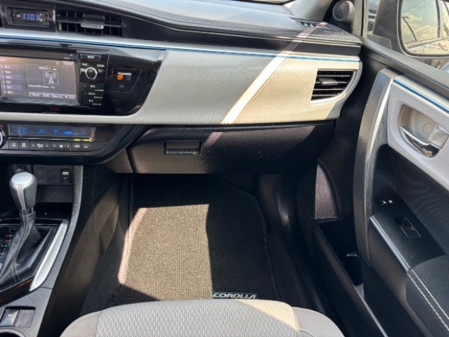 Toyota Corolla Vehicle Full-screen Gallery Image 09