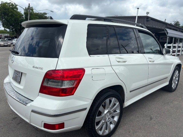 Mercedes-Benz GLK-Class Vehicle Full-screen Gallery Image 05