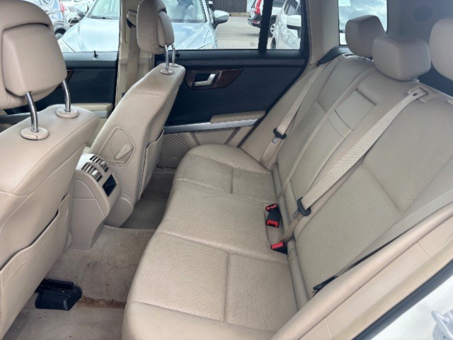Mercedes-Benz GLK-Class Vehicle Full-screen Gallery Image 06