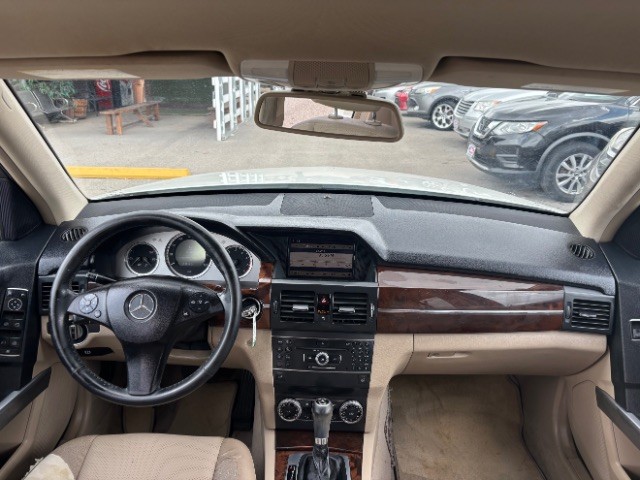 Mercedes-Benz GLK-Class Vehicle Full-screen Gallery Image 07