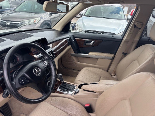 Mercedes-Benz GLK-Class Vehicle Full-screen Gallery Image 08