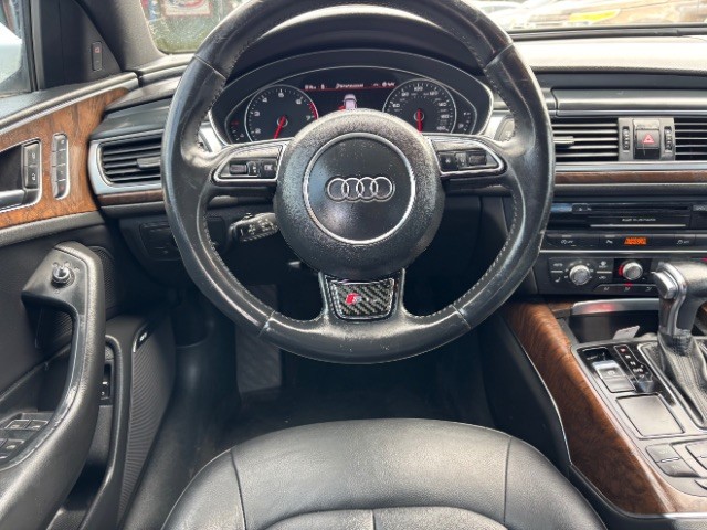 Audi A6 Vehicle Full-screen Gallery Image 08