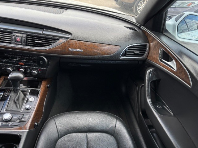 Audi A6 Vehicle Full-screen Gallery Image 09