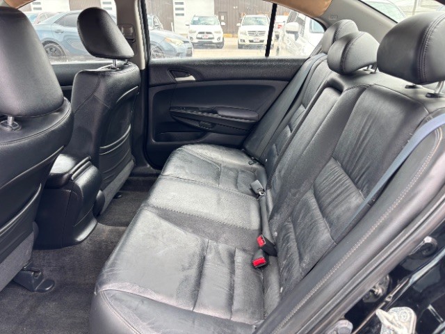 Honda Accord Sedan Vehicle Full-screen Gallery Image 06