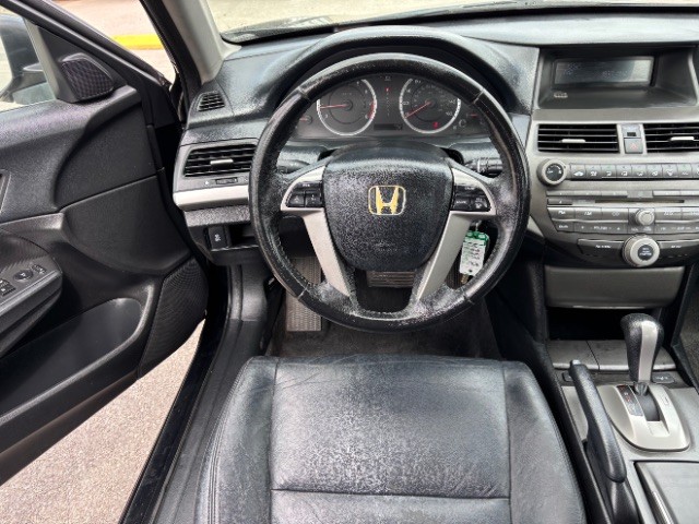 Honda Accord Sedan Vehicle Full-screen Gallery Image 08