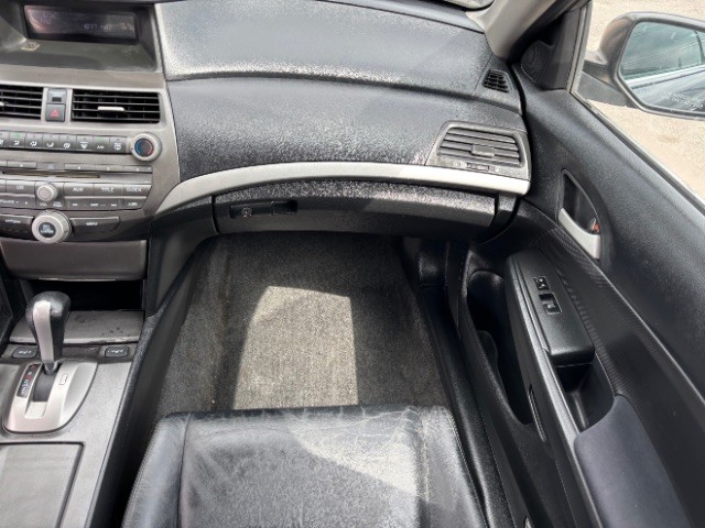 Honda Accord Sedan Vehicle Full-screen Gallery Image 09