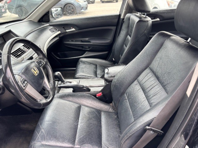 Honda Accord Sedan Vehicle Full-screen Gallery Image 10