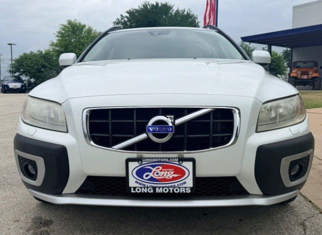 Volvo XC70 Vehicle Full-screen Gallery Image 03